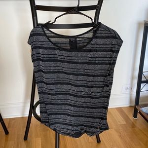 Guess T-shirt with sparkle stripes, cute back, size S